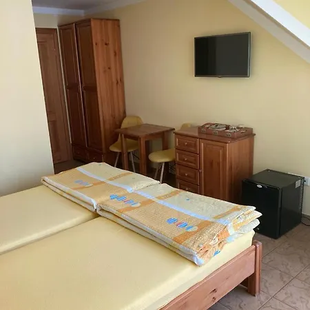 Pod Delfinem ホームステイ レバル